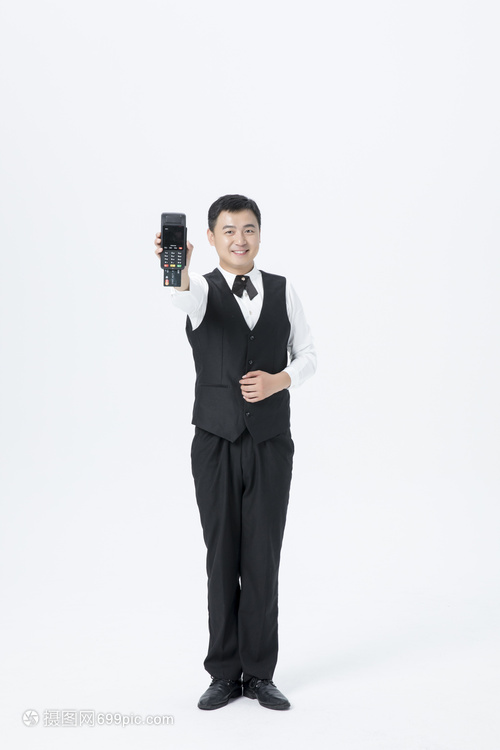 银色世界里的光与影 男服务员刷卡服务摄影指南